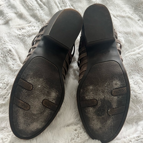 Ankle suede booties with heel - Picture 4 of 4